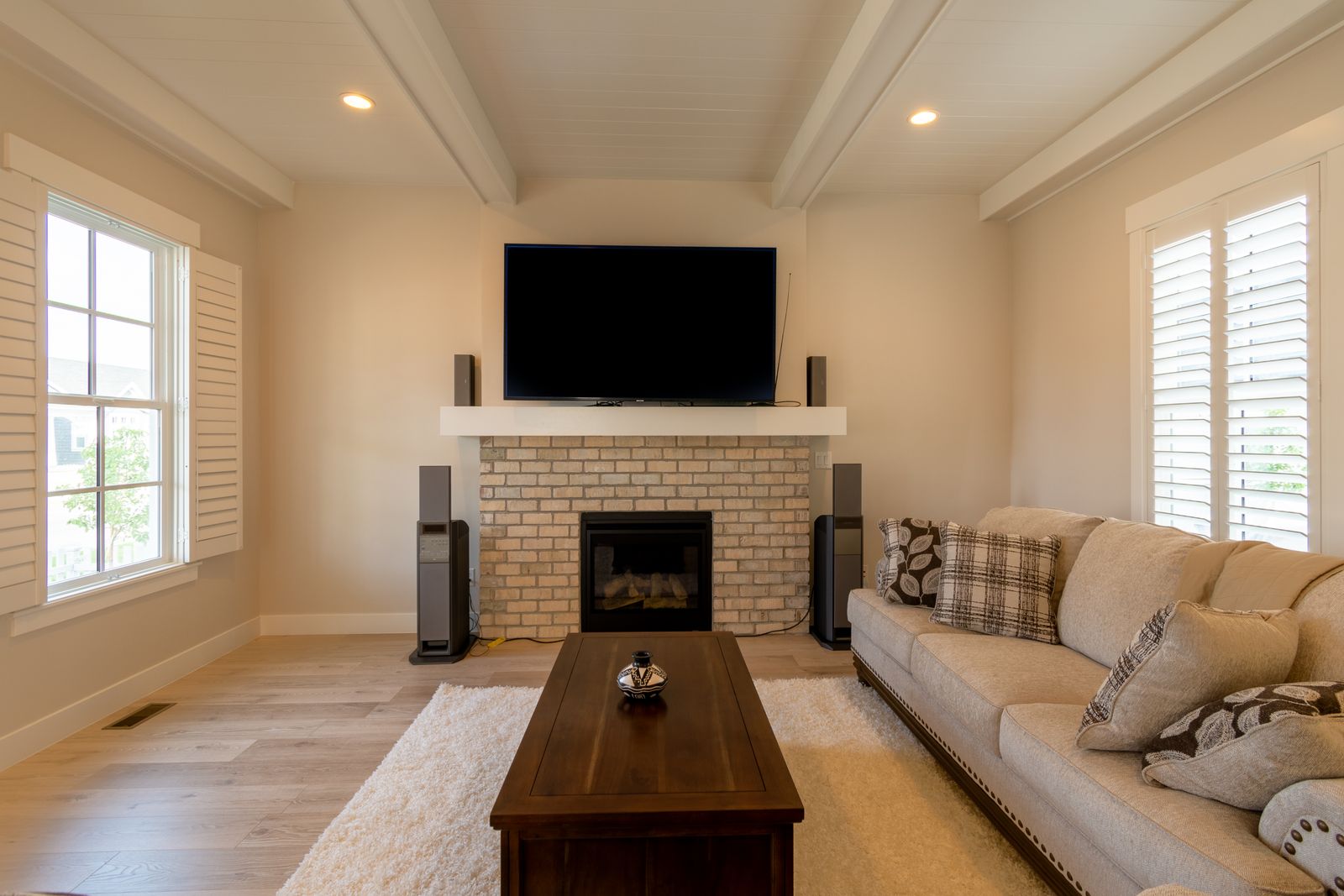 10 Interior Design Rules Beginners Should Know - featured