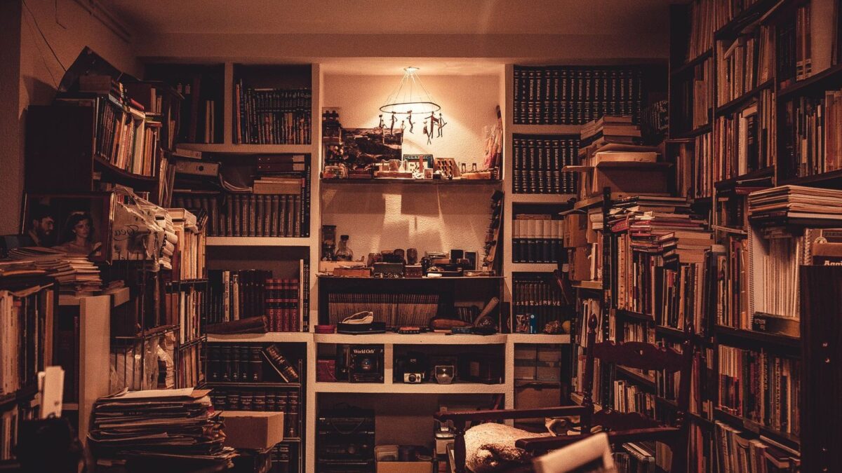 How to Design a Home Library: Shelving, Lighting, and Layout - featured