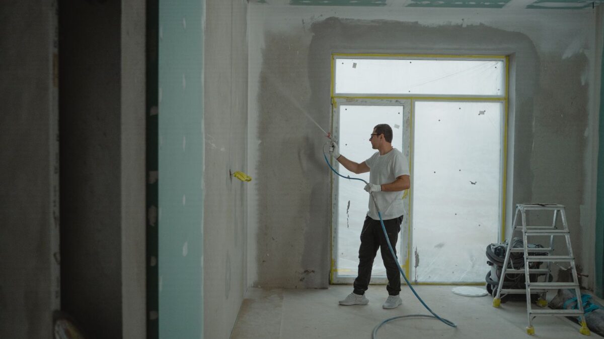 How to Paint a Room Like a Professional - featured