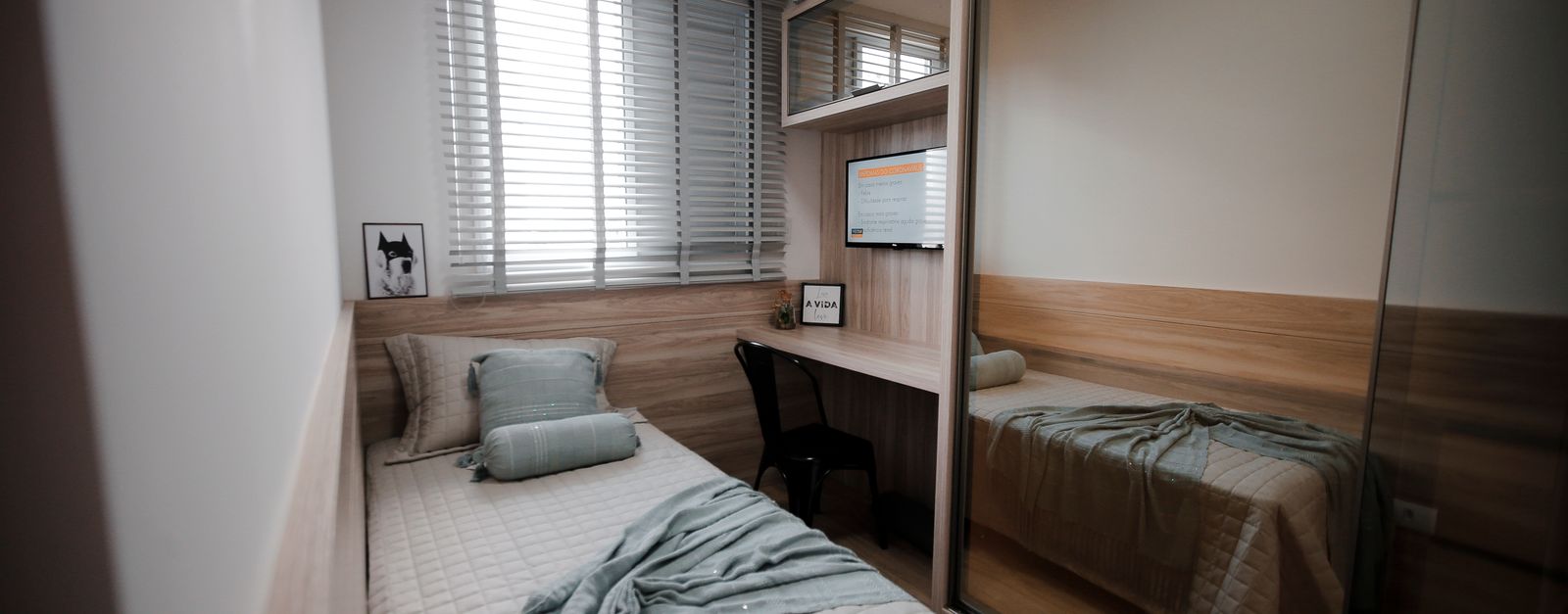 Simple Ways to Make a Small Bedroom Feel Bigger